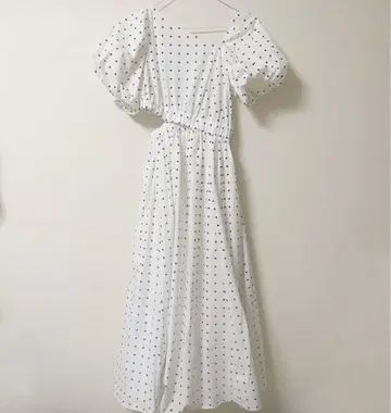 스나이델 사이드 컷 아웃 원피스