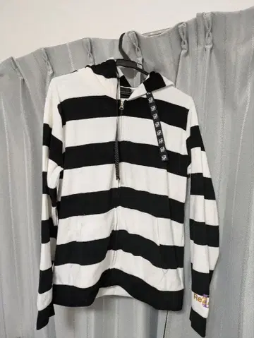 ReZARD 블랙 화이트 스트라이프 후드 부착 후드티