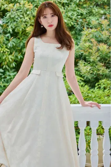 미사용 새상품 Classic Floral Jacquard Dress S