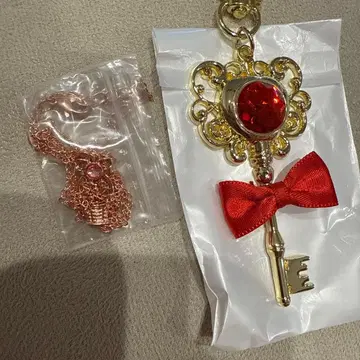 디즈니 스토어 시크릿 목걸이 오로라 백설공주 키체인