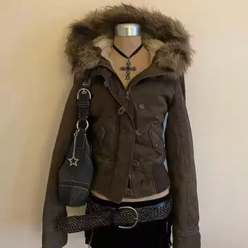 브라운 퍼(fur) 달린 밀리터리 자켓