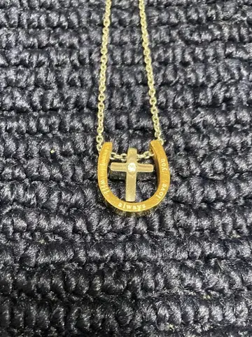 크로스와 말발굽 디자인 목걸이