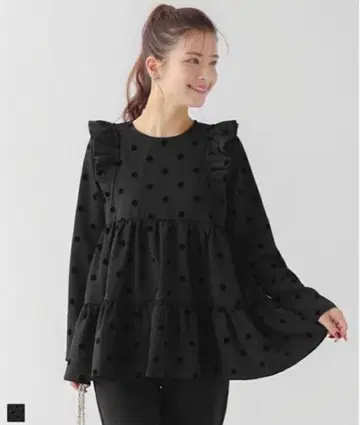 [ 새상품 ] fit more 플로키 도트 엔젤 슬리브 티어드 상의