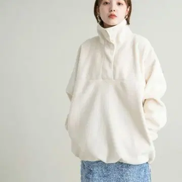 KBF 화이트 스탠드 카라 플리스 풀오버