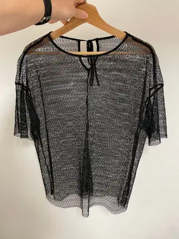 블랙 메쉬 반팔 상의 빔즈 beams