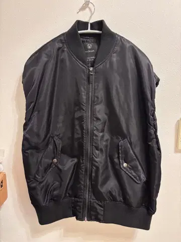 블랙 MA-1 자켓 프론트 포켓 부착