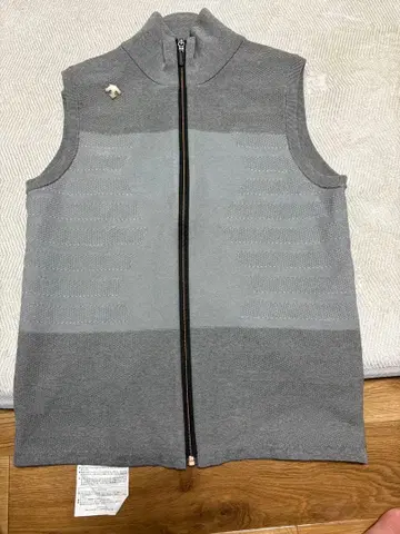 데상트 골프 니트 베스트 새상품급