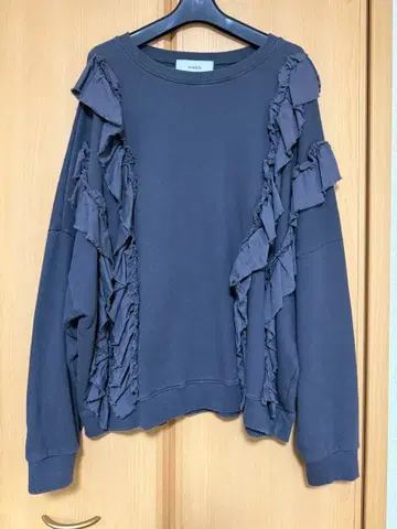 [ TRANOI ] 프릴 트레이닝복