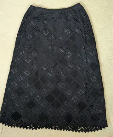 레리안 블랙 울 레이스 무늬 미디 스커트 13호 (허리밴딩)