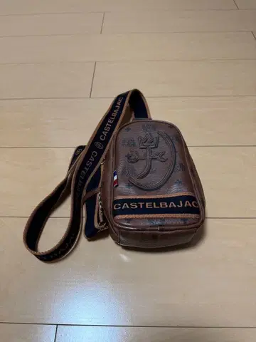 CASTELBAJAC 까스텔바작 브라운 숄더백