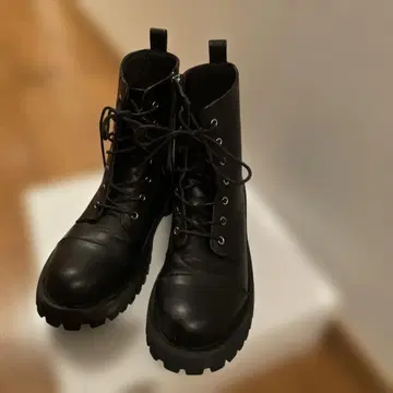 블랙 워크 부츠 지퍼 인조 가죽