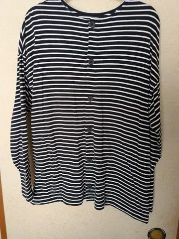 드럭 스토어즈 가디건 화이트 블랙