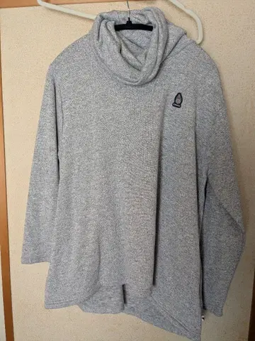 드럭 스토어즈 그레이 터틀넥 니트 상의 미사용