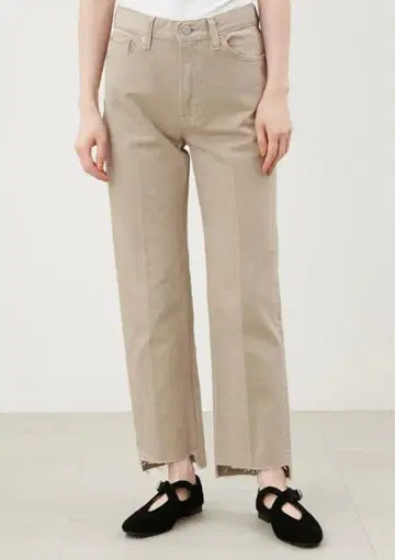 [ 새상품급 ] Mila Owen 밑단 단차 테이퍼드 데님 팬츠