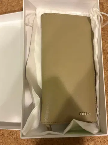FURLA 베이지 장지갑