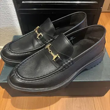 블랙 가죽 로퍼 골드