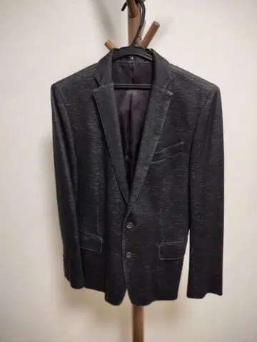 다크 그레이 싱글 버튼 자켓