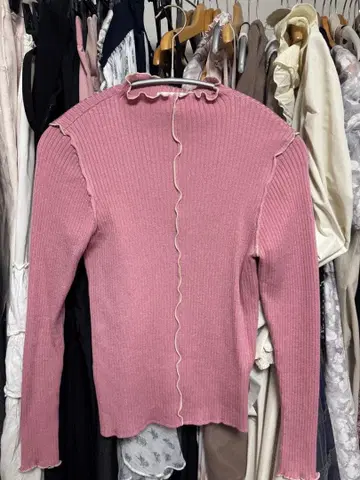 질스튜어트 핑크 프릴 포함 긴팔 니트 상의 FR