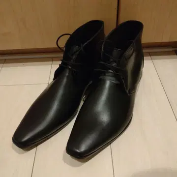 가죽 신발 같은 레인부츠