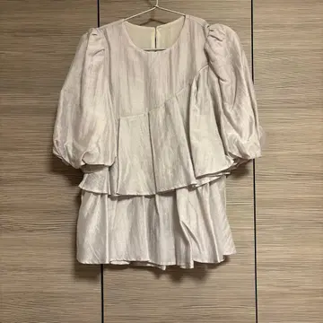 아파트바이 이번 시즌 페플럼 블라우스