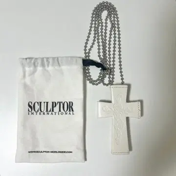 스컬프터 scluptor 십자가 목걸이 화이트