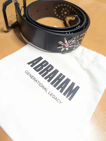 ABRAHAM 스톤 장식 블랙 가죽 벨트