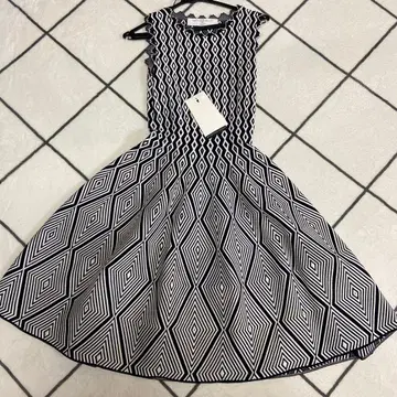 새상품급 ANTONINO VALENTI 슬리브리스 원피스