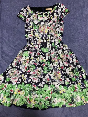 그린 원피스 꽃무늬