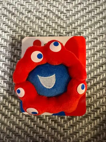 미야쿠미야쿠  배지 (미야쿠미야쿠 페이스)