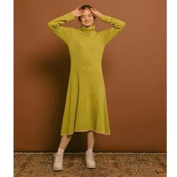 PINUE (피누에) 터틀넥 리브 니트 원피스