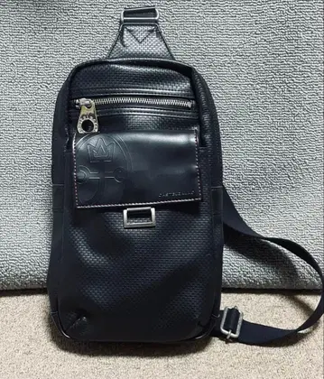 CASTELBAJAC 까스텔바작 바디백 카본 스타일 바디