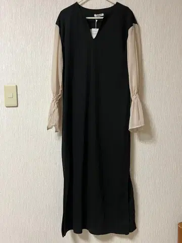 [ 미사용 새상품 ] mily bilet V넥 플레어 슬리브 롱 원피스