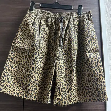 프릭스스토어 레오파드 무늬 하프 팬츠 S 사이즈