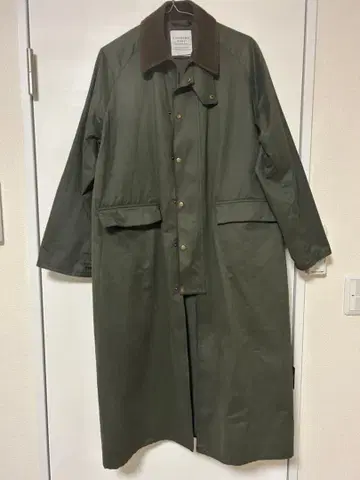 올리브 그린 롱 코트