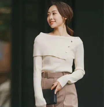 완판템 NOBLE 숄더 버튼 타이트 리브 니트