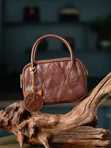 브라운 소가죽 퀼팅 핸드백