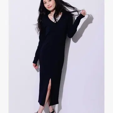 에고이스트 롱 원피스 슬릿 V넥 리엔다 제이다 슬라이