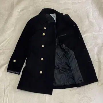 Edition Tomorrowland 은 버튼 코트