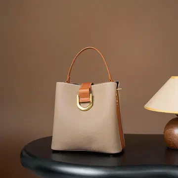 베이지 합성 피혁 핸드백