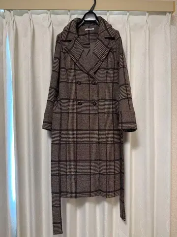 브라운 계열 체크 더블 브레스트 롱 코트