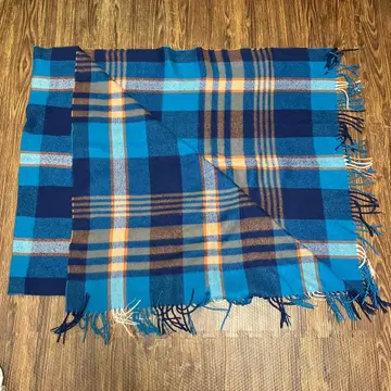 체크 무늬 프린지 머플러