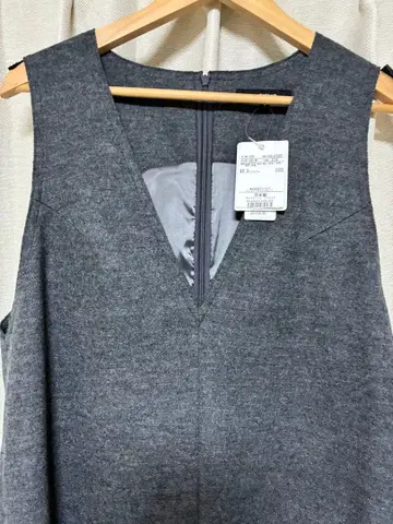 그레이 점퍼 스커트 언타이틀