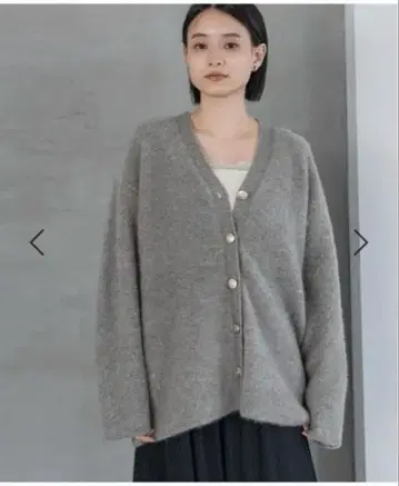 미사용 새상품 CN 라쿤 네이비 V넥 가디건