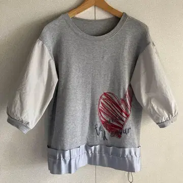 하트 자수 오분 소매 상의