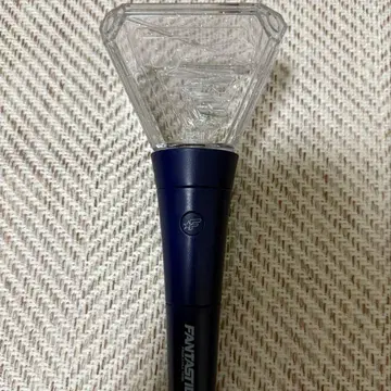 FANTASTICS 응원봉 덤 포함 (4번째 사진 참조)