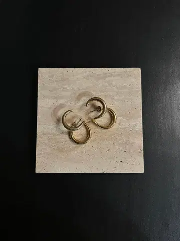 [ searoomlynn ] 골드 후프형 귀걸이 (양쪽 귀용)