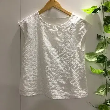 상의 레이스풍 디자인 프렌치 슬리브 크루넥 화이트 M 사이즈