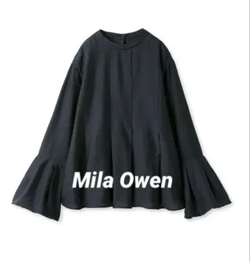 [ 새상품급 ] 미라 오웬 턱 디자인 벨 슬리브 블라우스