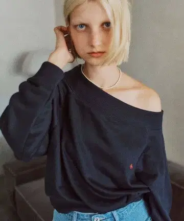 VIS 네이비 별주 원숄더 맨투맨 미사용 새상품