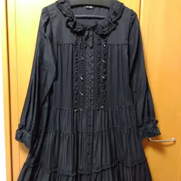 핑크하우스 블랙 프릴 원피스